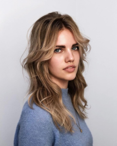 Curtain Bangs for Oval Face